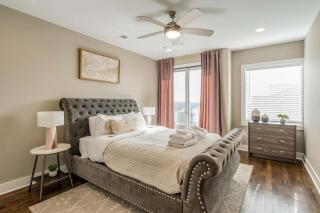 Stunning Skyline Manor - Rooftop Views - 7