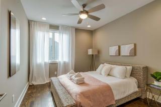 Stunning Skyline Manor - Rooftop Views - 2