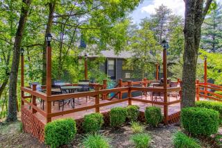 Dollywood Retreat Stylish Townhouse with Pool - 2