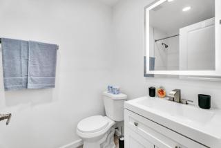 Modern 2BD 2BA Flat Gym and Pool Heart of Downtown - 6