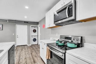 Welcoming 2BR Apartment Near Campus and Shops - Arlington - 8