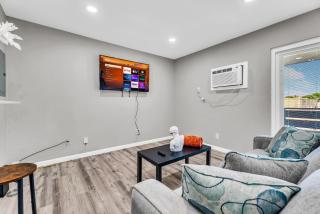 Welcoming 2BR Apartment Near Campus and Shops - Arlington - 1