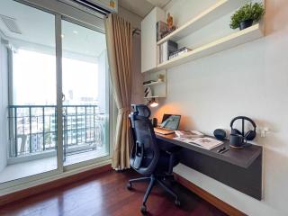 Near BTS Thong Lor l Workspace and Kitchen l Sontana - 2