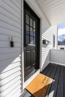 Private Classy 2nd Flr 3 Bed Apt Near Downtown - 4