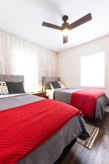 Private Modern 1st Flr 3 Bed Apt Close to Downtown - 6