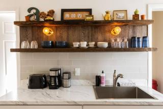 Private Modern 1st Flr 3 Bed Apt Close to Downtown - 1