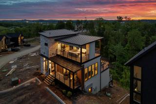 Family Luxury Home Rooftop Deck and Hot Tub - 5
