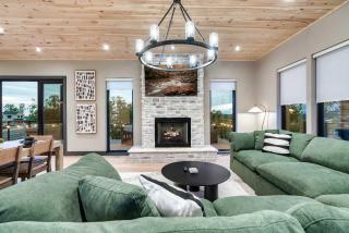 Family Luxury Home Rooftop Deck and Hot Tub - 8