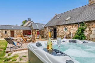 Le gîte de Saint Mathieu, longère pleine de charme au bout du monde ! jacuzzi extérieur vue sur la campagne, salle de billard - 0