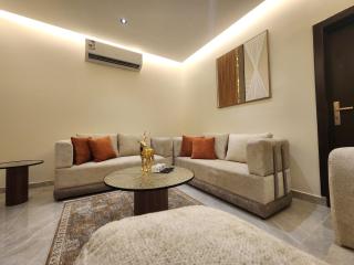 Modern 1BR Stay with Full Kitchen & Living - Al Munsiyah - 5
