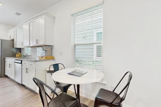 Bowen Village 6104 - 6