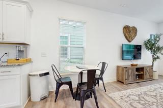 Bowen Village 6104 - 5