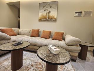 Family-Friendly 2BR Home with Kitchen - Al Munsiyah - 3