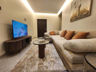 Family-Friendly 2BR Home with Kitchen - Al Munsiyah - 0