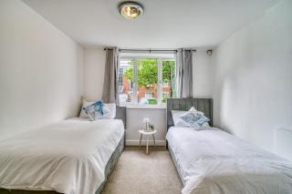 Elegant 2BR with Parking Near Old Trafford - Manchester - 2
