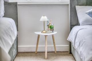 Elegant 2BR with Parking Near Old Trafford - Manchester - 3