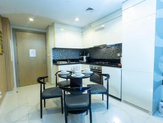 Modern 2BR Apartment with Stunning City Views - 8