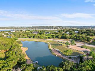 Relaxing Lake Escape - 1BR, Pickleball & BBQ - 8