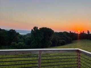 Barn On The Ridge - HOT TUB - Sleeps 6 - De Soto - 1
