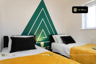 Quick Deals l 5 Bedroom l Sleeps 10 l Parking l Ideal for Groups l Oak Stays Short Lets & Serviced Accommodations - Churchdown - 9