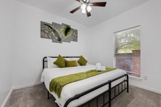 Tasteful 3BR I Free Parking I Workspace - 7