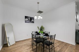 Tasteful 3BR I Free Parking I Workspace - 1