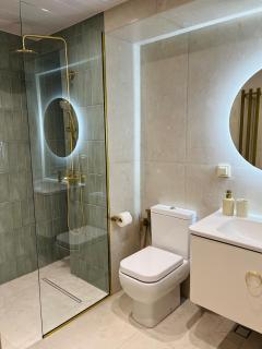 Stylish 2 BR Prime Location - 1