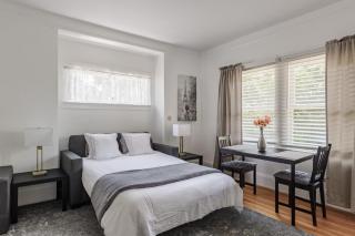 3 Berkeley - 1 Bedroom Apartment, with Laundry - 1