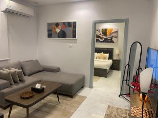 Luxury 1 BR Boulevard world 10 Min Nearby - 4