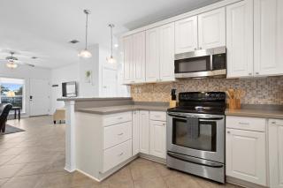 Steps from the Sand and Town Green - 2BR Coastal Retreat - 5
