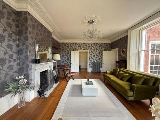 London- Large Period Town House with river front - 8