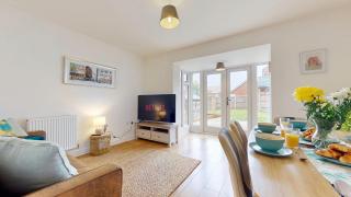Weldon Road - Townhouse Overlooking the Park with Parking - Swanscombe - 6
