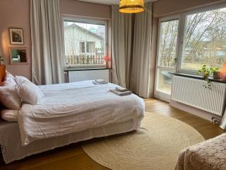 Large flat with own patio - 8