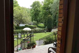 Large flat with own patio - 7