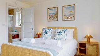 Weldon Road - Townhouse Overlooking the Park with Parking - Swanscombe - 3