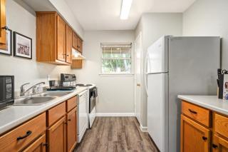 12D- In-unit Washer & Dryer - Free Parking - Fast Wi-Fi - 6