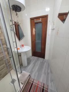 Nice room with private bathroom - 1