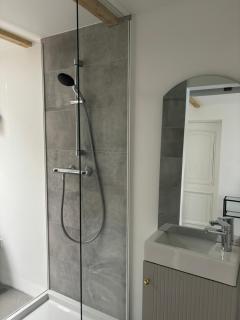 Modernes Studio mit en-Suite Bad & bester Anbindung - 5