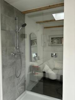 Modernes Studio mit en-Suite Bad & bester Anbindung - Düsseldorf - 6