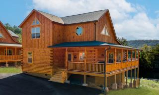 Smoky Bear Splash Top Rated Private Pool Cabin with Hot Tub, Mtn Views, Arcade Games, Excellent Location - 3