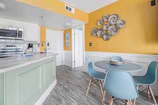 Renovated 2 Bedroom with Ocean & City Views! Palace 1807 - 1