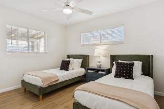 Bray House - Epic Shared Backyard - Pool - Games - 5