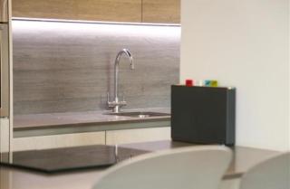Sleek Penthouse with Rooftop Terrace and Hot Tub - Private Parking - 5