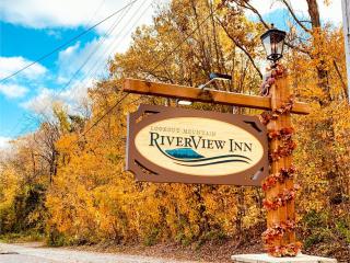 Historic Riverview Inn Three - 2