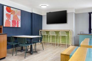 Spark by Hilton Brockville - 3