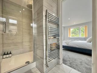 Wonderful 5 Bed Windsor, Private Garden, Driveway Parking, Legoland - Windsor - 5