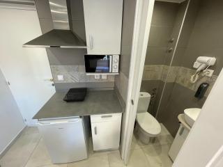 Suites nuevas con baño privado frente al metro st MWC Barcelona-FIRA - 3
