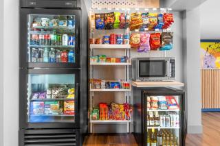 Spark by Hilton Modesto - 1