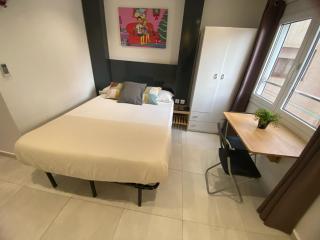 Suites nuevas con baño privado frente al metro st MWC Barcelona-FIRA - 9