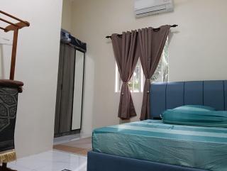 Homestay Omah D'Desa with pool - 4